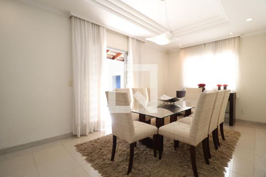 Sala de Jantar de casa para alugar com 6 quartos, 461m² em Santa Mônica, Uberlândia