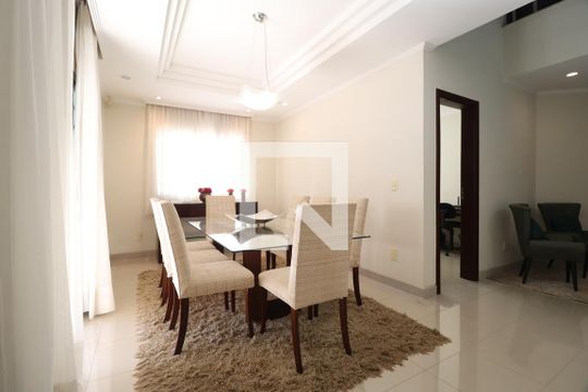 Sala de Jantar de casa para alugar com 6 quartos, 461m² em Santa Mônica, Uberlândia