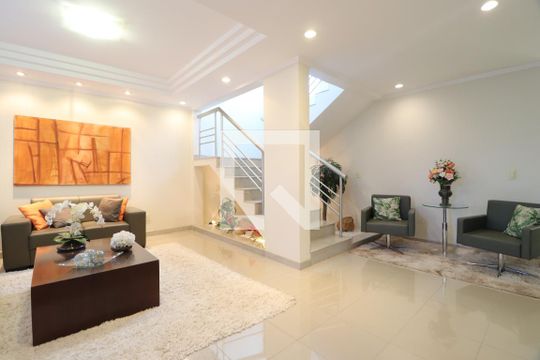 Sala de casa para alugar com 6 quartos, 461m² em Santa Mônica, Uberlândia