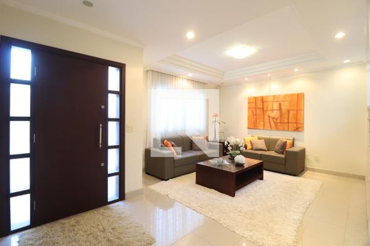 Sala de casa para alugar com 6 quartos, 461m² em Santa Mônica, Uberlândia