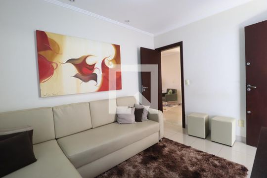 Sala de TV de casa para alugar com 6 quartos, 461m² em Santa Mônica, Uberlândia