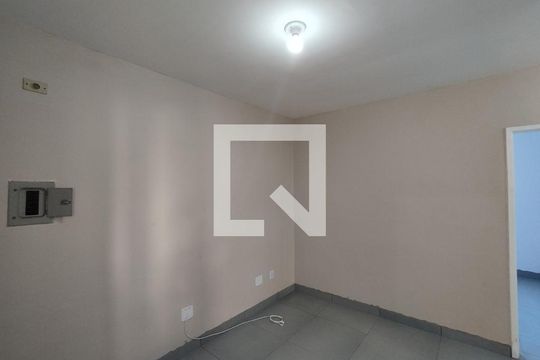 Sala de apartamento para alugar com 2 quartos, 61m² em Vila Liviero, São Paulo