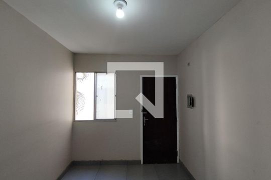 Sala de apartamento para alugar com 2 quartos, 61m² em Vila Liviero, São Paulo