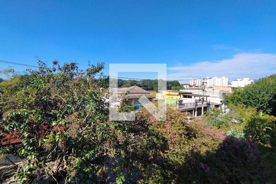 Vista do quarto de apartamento para alugar com 2 quartos, 61m² em Vila Liviero, São Paulo