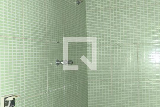 Banheiro social de kitnet/studio para alugar com 1 quarto, 28m² em Suzana, Belo Horizonte