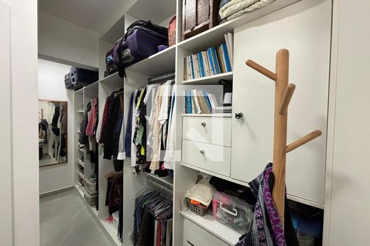 Closet da suíte 1 de apartamento para alugar com 3 quartos, 89m² em Tamboré, Barueri
