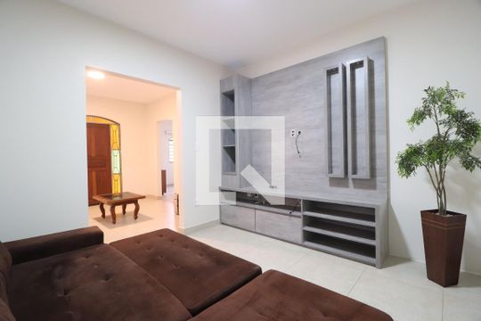 Sala de casa para alugar com 3 quartos, 312m² em Brasil, Uberlândia