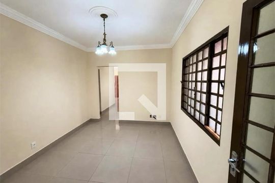 Sala de casa para alugar com 3 quartos, 230m² em Santa Mônica, Uberlândia