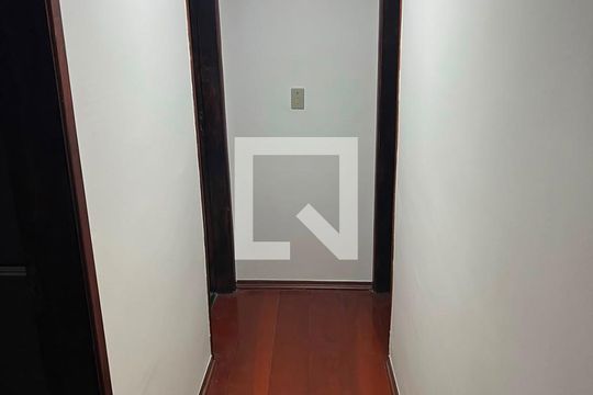 Corredor de casa para alugar com 3 quartos, 120m² em Cursino, São Paulo