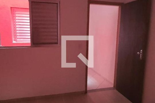 Quarto de casa à venda com 4 quartos, 120m² em Jardim Santa Adelia, São Paulo