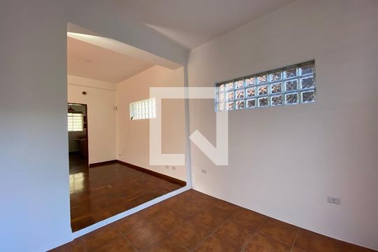 Casa para alugar com 5 quartos, 247m² em Vila Ipojuca, São Paulo