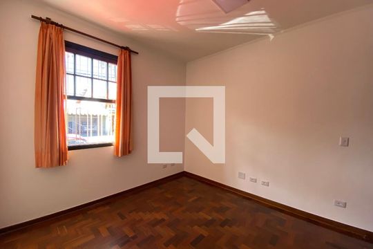 Casa para alugar com 5 quartos, 247m² em Vila Ipojuca, São Paulo