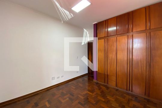 Casa para alugar com 5 quartos, 247m² em Vila Ipojuca, São Paulo