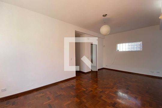 Casa para alugar com 5 quartos, 247m² em Vila Ipojuca, São Paulo
