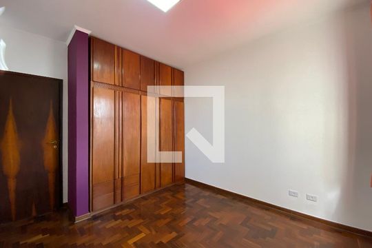 Casa para alugar com 5 quartos, 247m² em Vila Ipojuca, São Paulo