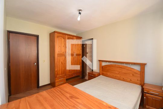 Suíte de apartamento para alugar com 3 quartos, 161m² em Centro, Curitiba