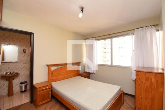 Suíte de apartamento para alugar com 3 quartos, 161m² em Centro, Curitiba