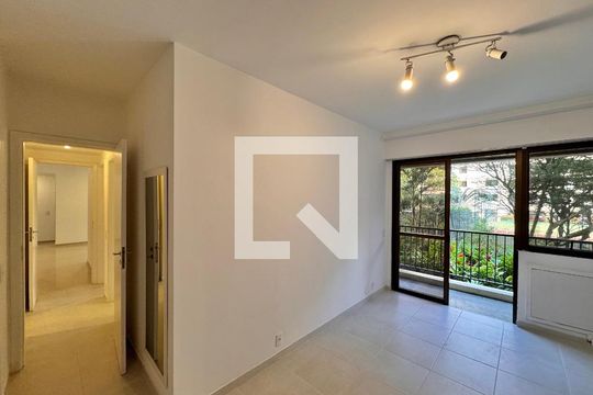 Suíte de apartamento para alugar com 3 quartos, 116m² em Barra da Tijuca, Rio de Janeiro