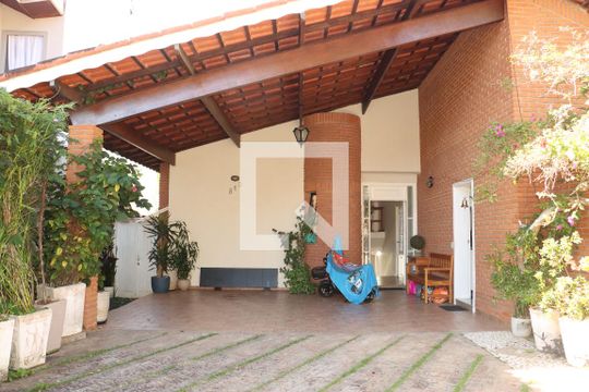 Casa de Condomínio para alugar com 3 quartos, 400m² em Jardim Sao Paulo Ii, Cotia