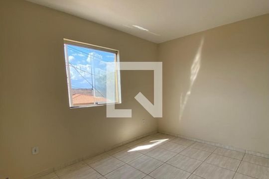 Quarto de apartamento para alugar com 2 quartos, 50m² em Vila Santa Rita, Belo Horizonte