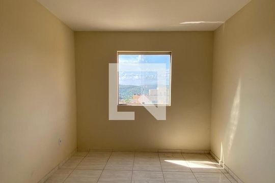 Quarto  de apartamento para alugar com 2 quartos, 50m² em Vila Santa Rita, Belo Horizonte