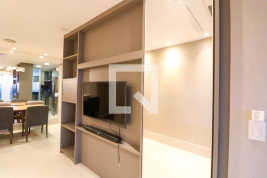 Sala de apartamento à venda com 2 quartos, 66m² em Campo Belo, São Paulo