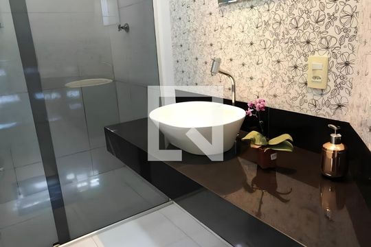 Banheiro de casa à venda com 4 quartos, 385m² em São João Batista, Belo Horizonte
