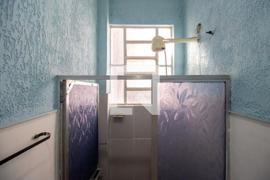Banheiro de apartamento para alugar com 1 quarto, 60m² em Irajá, Rio de Janeiro