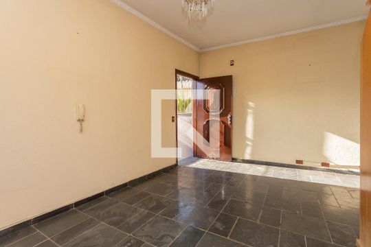 Sala de casa para alugar com 1 quarto, 80m² em Jardim Santa Helena, São Paulo