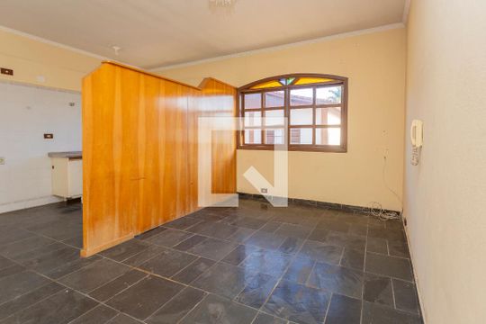 Sala de casa para alugar com 1 quarto, 80m² em Jardim Santa Helena, São Paulo