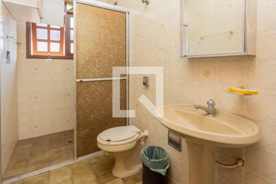 Banheiro de casa para alugar com 1 quarto, 80m² em Jardim Santa Helena, São Paulo