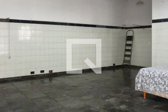 Casa para alugar com 1 quarto, 80m² em Jardim Santa Helena, São Paulo