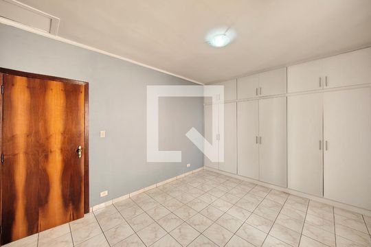 Quarto 1 de casa para alugar com 2 quartos, 90m² em Parque Vitoria, São Paulo