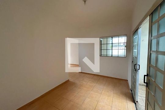 Sala de casa para alugar com 3 quartos, 180m² em Jardim Patricia, Uberlândia