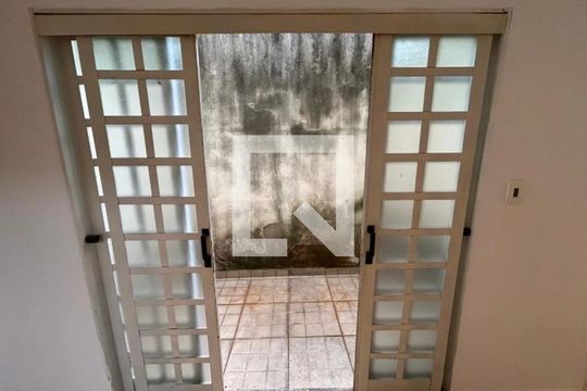 Sala de casa para alugar com 3 quartos, 180m² em Jardim Patricia, Uberlândia