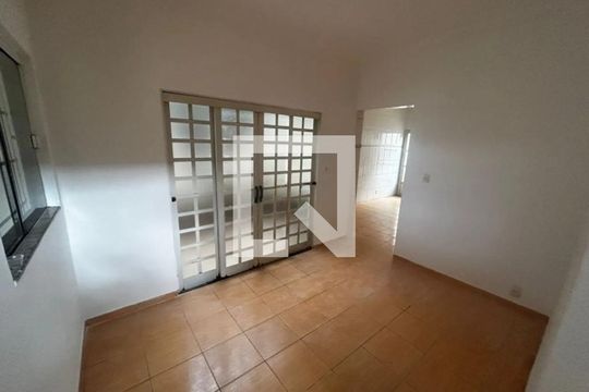 Sala de casa para alugar com 3 quartos, 180m² em Jardim Patricia, Uberlândia