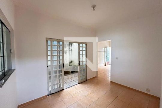 Sala de casa para alugar com 3 quartos, 180m² em Jardim Patricia, Uberlândia