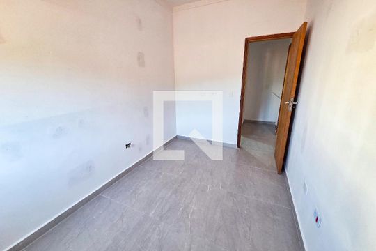 Quarto 1 de casa de condomínio para alugar com 2 quartos, 74m² em Canto do Forte, Praia Grande