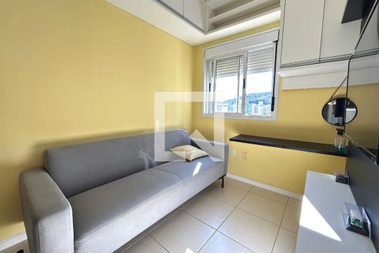 Sala  de apartamento para alugar com 1 quarto, 70m² em Itacorubi, Florianópolis