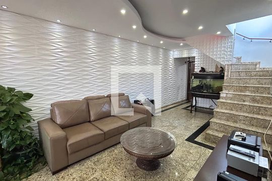 Sala de casa para alugar com 4 quartos, 250m² em Jardim Santa Cecilia, Guarulhos