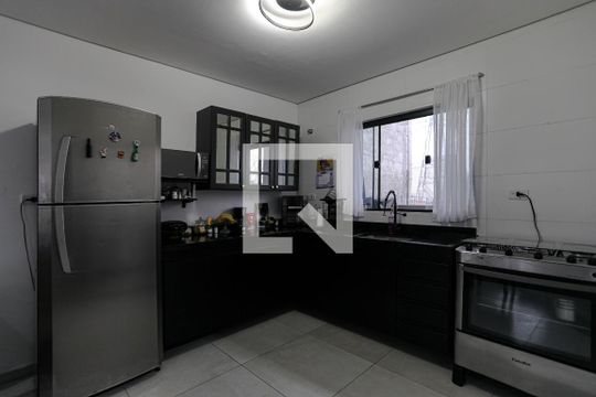 Cozinha de casa para alugar com 3 quartos, 188m² em Vila Lavinia, Mogi das Cruzes