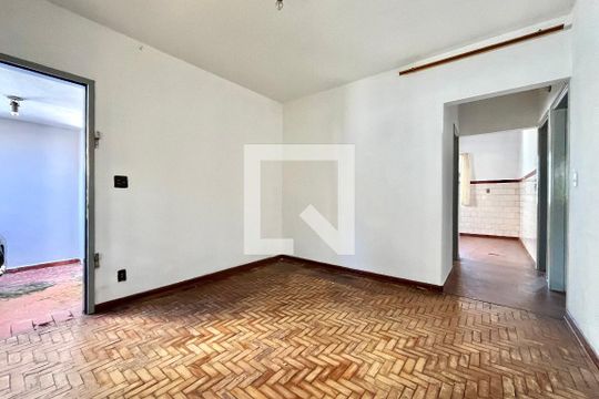 Sala de casa à venda com 2 quartos, 300m² em Cidade Domitila, São Paulo