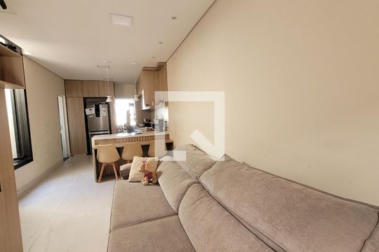 Sala de casa para alugar com 2 quartos, 140m² em Jardim Americano, Itaquaquecetuba