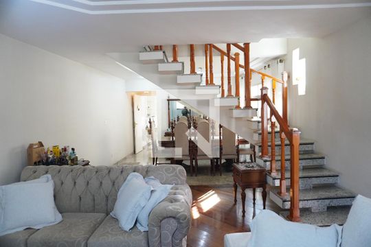 Casa à venda com 3 quartos, 156m² em Jardim Nossa Senhora do Carmo, São Paulo