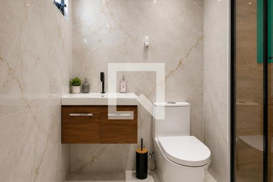 Banheiro de apartamento à venda com 2 quartos, 46m² em Parque Savoy City, São Paulo