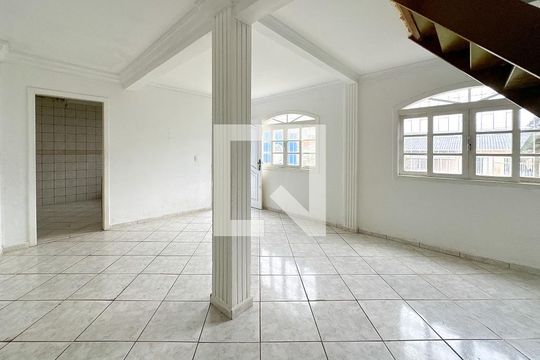 Sala de casa para alugar com 3 quartos, 200m² em Barreiros, São José