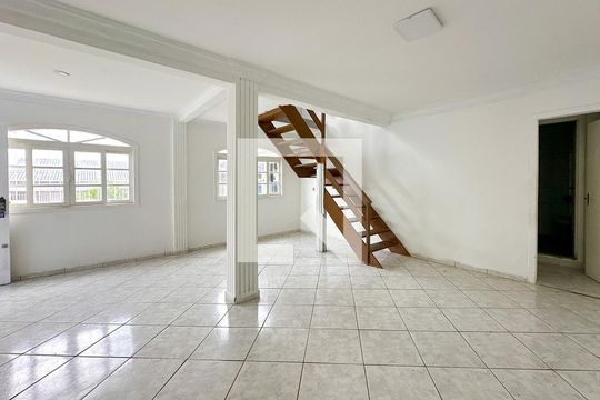 Sala de casa para alugar com 3 quartos, 200m² em Barreiros, São José