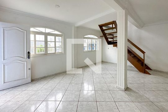 Sala de casa para alugar com 3 quartos, 200m² em Barreiros, São José