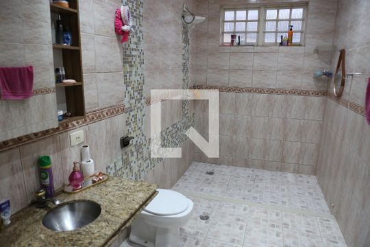 Suite Quarto 1 de casa para alugar com 3 quartos, 320m² em Bonsucesso, Contagem