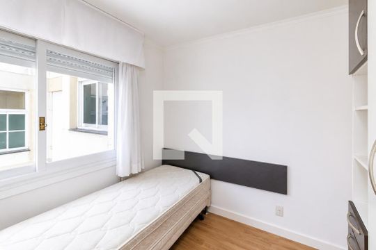 Quarto 1 de apartamento para alugar com 2 quartos, 80m² em Petrópolis, Porto Alegre